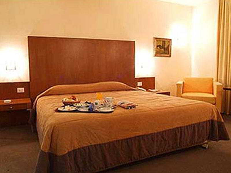 Quality Inn Tripoli Exterior foto